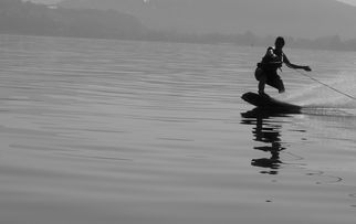 MILAN SPORTS中国站-“宽板滑水:东三叉湖赛场见证新一代水上运动的崛起”