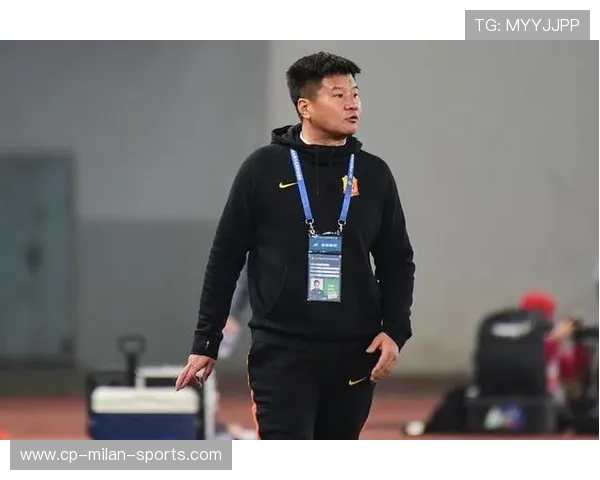 “新晋足球教练崭露头角，为中国足球注入新动力”，足球教练中国队